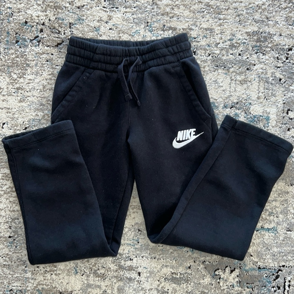 Nike boys sweatpants black. Size small